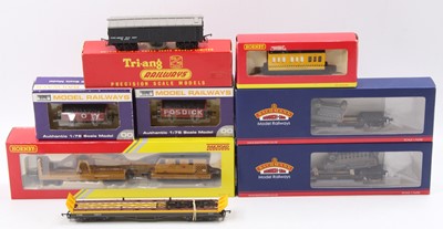 Lot 635 - Eight items of rolling stock: Hornby Railroad...