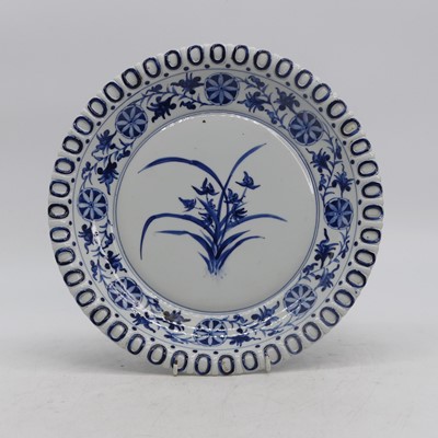 Lot 46 - A Chinese blue & white porcelain dish,...