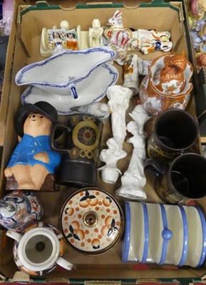 Lot 79 - A collection of ceramics to include a Japanese...