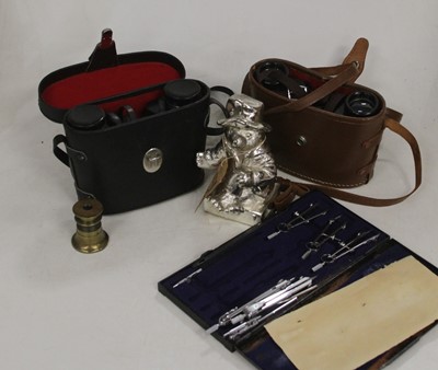Lot 703 - A small collection of miscellaneous items to...