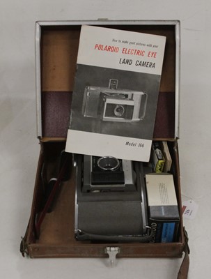 Lot 716 - A Polaroid electric eye land camera, model J66,...