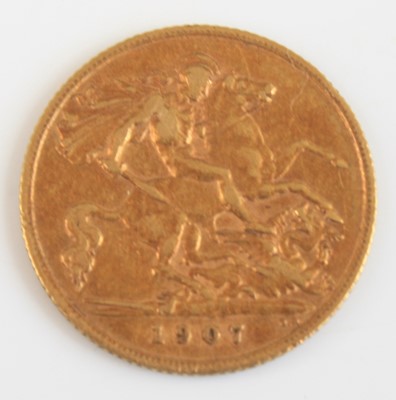 Lot 2013 - Great Britain, 1907 gold half sovereign,...