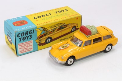 Lot 1049 - Corgi Toys No. 436 Citroen Safari ID19...