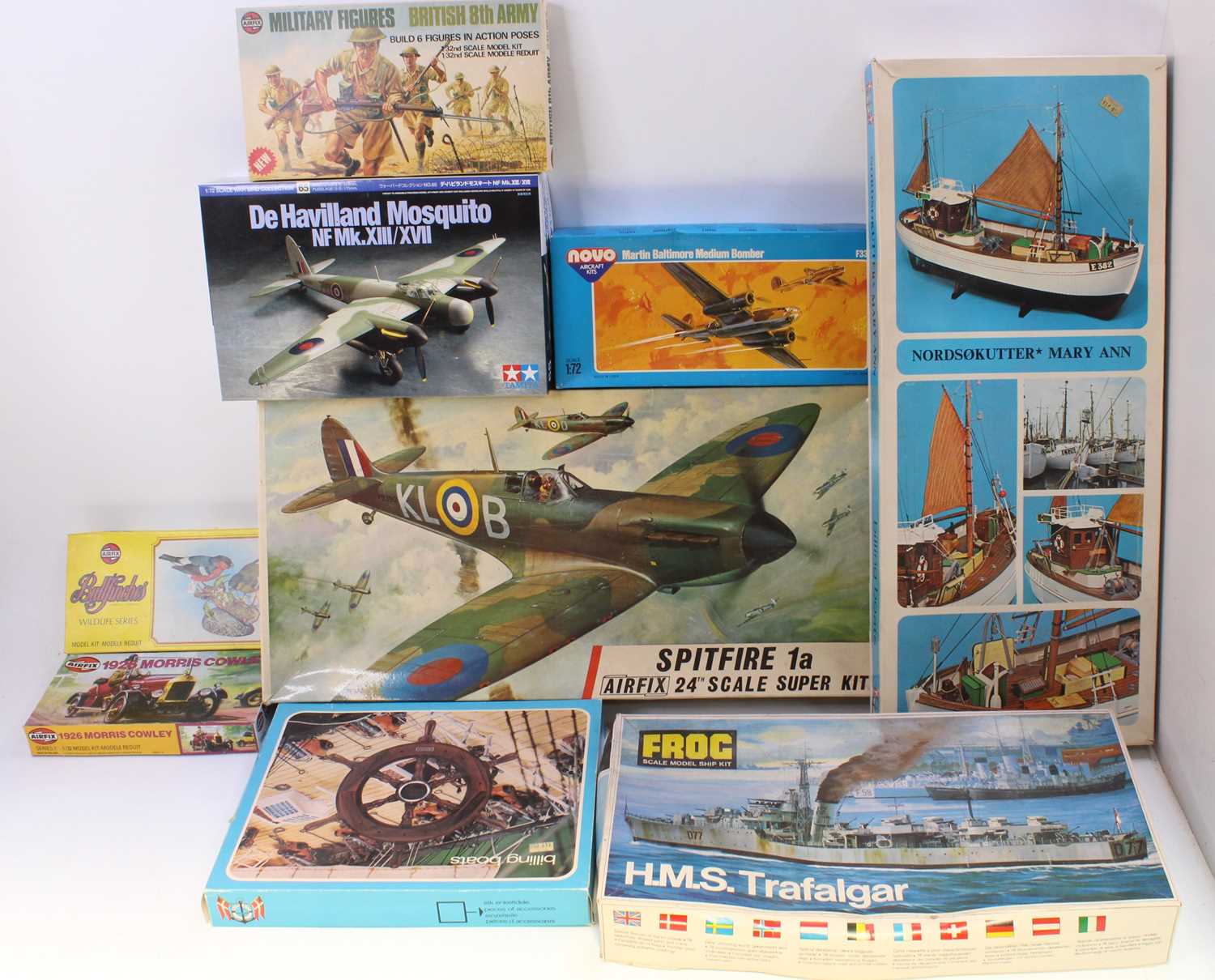 Lot 166 - A small selection of mixed model kits, with...