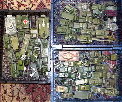 Lot 1547 - Three trays of mixed playworn military models...