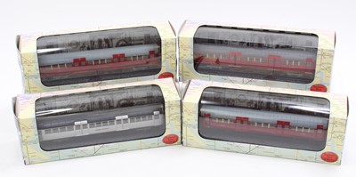 Lot 572 - 4 x Gilbow 00 gauge boxed static London...