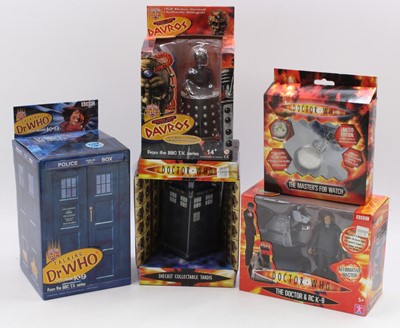 Lot 1900 - 5 x Doctor Who items of various makes to...