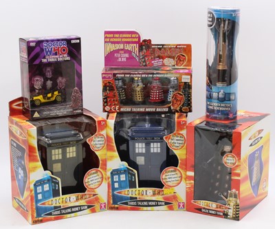 Lot 1902 - A collection of Doctor Who collectables of...