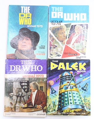 Lot 1898 - 4x Doctor Who annuals authorised editions and...