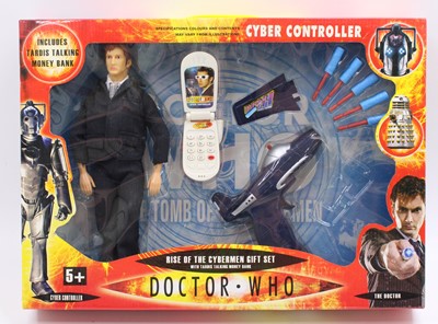 Lot 1927 - Doctor Who Rise of the cybermen gift set. set...