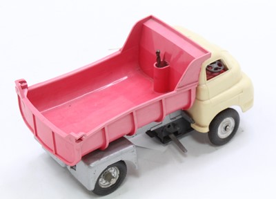 Lot 1794 - A Triang Bedford Tipper with S type cab,...