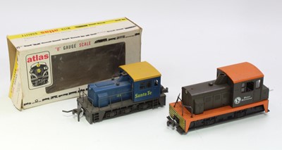 Lot 301 - Two American style 0-4-0 diesel shunter...