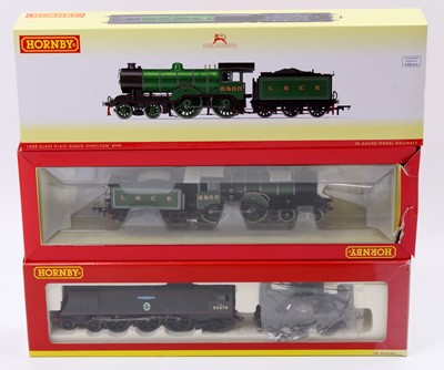 Lot 582 - Two Hornby locos & tenders: R2260 4-6-2 Battle...