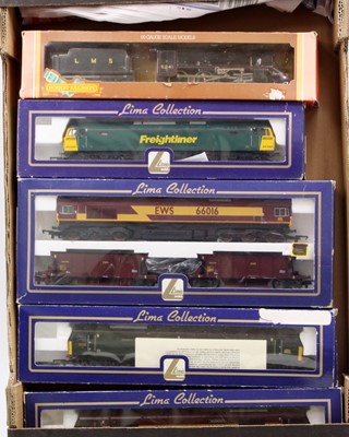 Lot 700 - One tray containing five Lima and Hornby boxed...