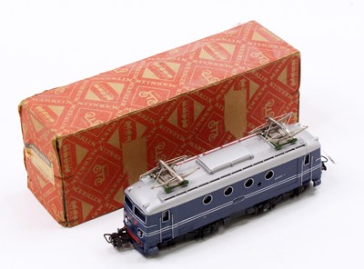 Lot 411 - A Marklin HO gauge No. 3013/SEH800 double...