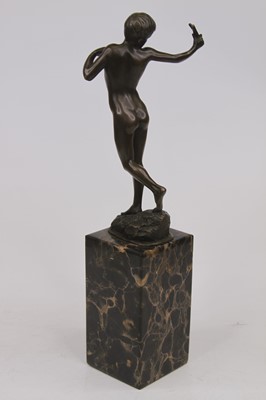 Lot 27 - A reproduction bronzed figure of nude boy in...