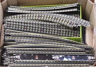 Lot 626 - Hornby-Dublo 3-rail track, approx. quantities:...