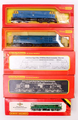 Lot 725 - Five Hornby diesel locos: R072 class 25 green...