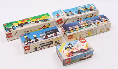 Lot 1850 - A collection of vintage boxed Lego Sets...