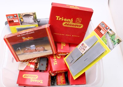 Lot 774 - Large crate containing Triang/Triang Hornby...