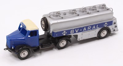 Lot 1573 - Marklin 8000 "BV - Aral" Tanker, plastic dark...