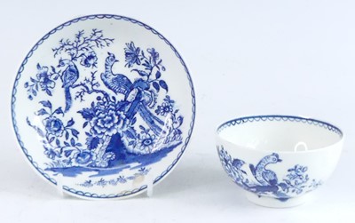 Lot 2052 - A Lowestoft porcelain tea bowl and saucer,...