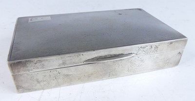 Lot 1146 - An Art Deco silver table cigarette box, having...