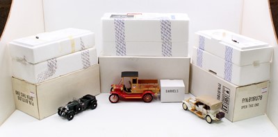 Lot 851 - Franklin Mint 1/24th scale model group of 3...