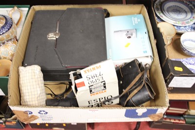 Lot 83 - A collection of vintage photography equipment