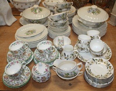 Lot 142 - A collection of various ceramics to include a...