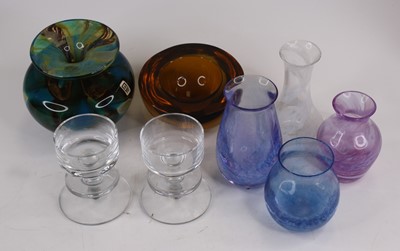 Lot 218 - A collection of glassware to include a Mdina...