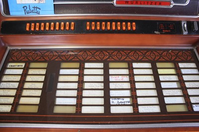 Lot 238 - A 1970s Wurlitzer Baltic 100 coin-operated...