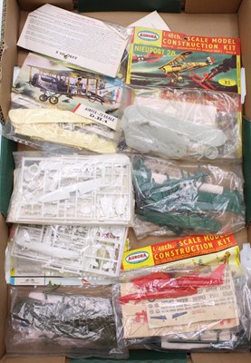 Lot 782 - 11 various mixed Aurora and Airfix mixed scale...