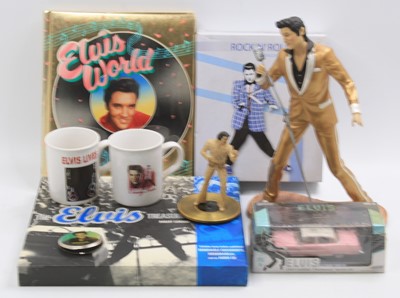 Lot 198 - A large collection of Elvis Presley...