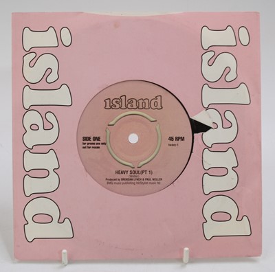 Lot 79 - A collection of 12", 10" and 7" vinyl to...
