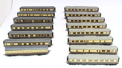 Lot 483 - Two rakes of GW brown & cream corridor coaches,...