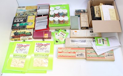 Lot 493 - A variety of modelling items: Model Craft...