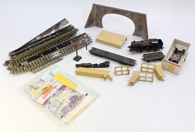 Lot 511 - Small quantity of Hornby-Dublo 3-rail items:...