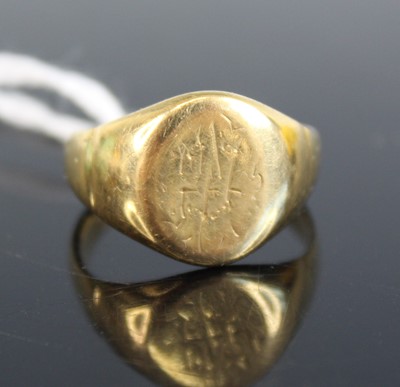 Lot 325 - A yellow metal oval signet ring, with worn...