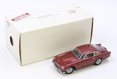 Lot 1510 - A Danbury Mint 1/24th scale Aston Martin DB5...