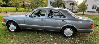 Lot 3008 - A 1988 Mercedes Benz 420SE in metallic grey...