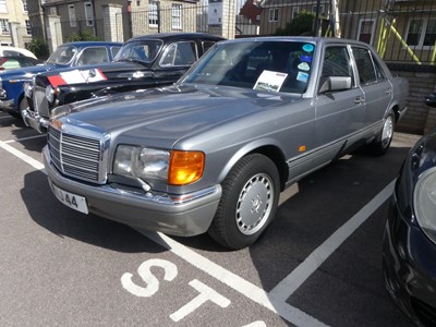 Lot 3008 - A 1988 Mercedes Benz 420SE in metallic grey...