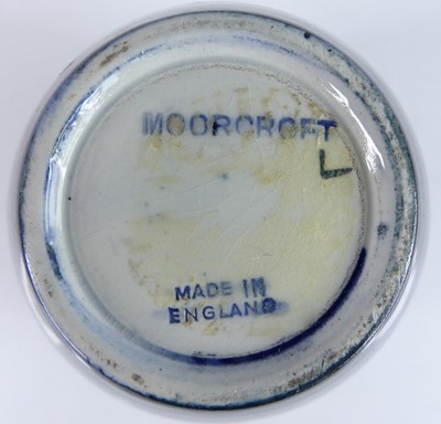 Lot 1020 - A mid 20th century Moorcroft Anemone pattern...