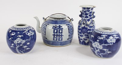 Lot 91 - A pair of Chinese blue and white porcelain...