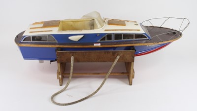 Lot 125 - A vintage remote control model boat, 90cm