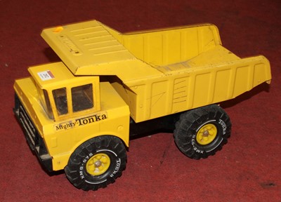 Lot 202 - A Tonka tinplated model truck, length 48cm