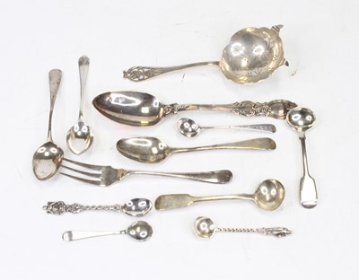 Lot 401 - A collection of miscellaneous loose silver and...