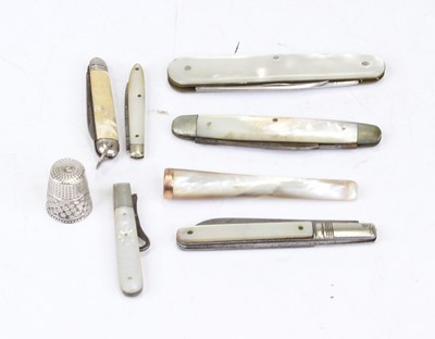 Lot 412 - An early 20th century mother of pearl cheroot...