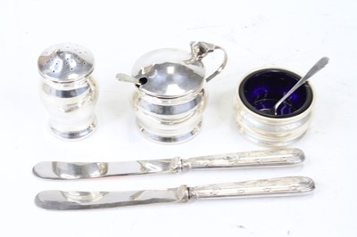 Lot 446 - A George V silver three-piece cruet, to...