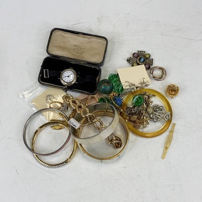 Lot 453 - A collection of miscellaneous items to include...